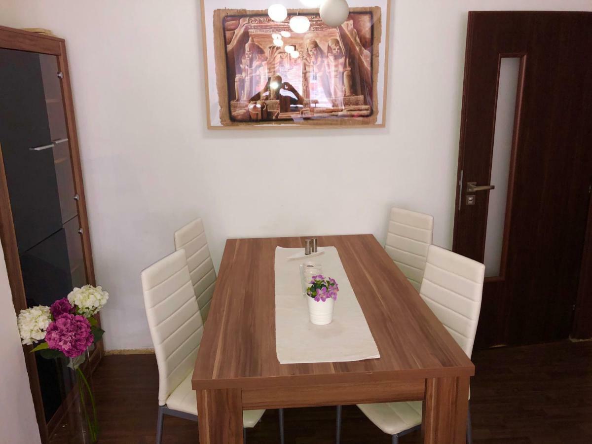 Apartman V Centru Mostu Daire Dış mekan fotoğraf